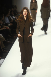 1738861504_RalphLauren1998WomenRTW18.thumb.jpg.d05f9aaf747dc62dd3eab595daaf7385.jpg