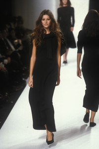 1777291695_RalphLauren1998WomenRTW58.thumb.jpg.e968f0486e6edc6e9b3c00439a1dd205.jpg