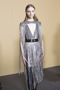 1820883792_GivenchySpring2019BackstageoWMTRJGwfr0x.thumb.jpg.c468d5df9abc94e1e6589e1d1aa05cb5.jpg