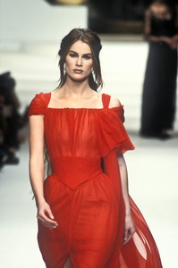 18433788_Chanel1994HauteCouture92.thumb.jpg.75311f49faaa3298088fda7084d6c635.jpg