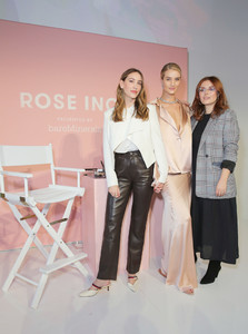 186484385_RosieHuntingtonWhiteleyRoseIncbareMineralsFhfy8InrarZx.thumb.jpg.15856c57fe04ead1005410fd9c3bf852.jpg