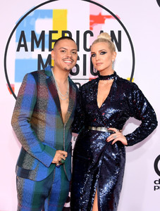 Ashlee+Simpson+2018+American+Music+Awards+Yjc8zo07COqx.jpg