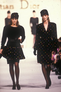 1911987551_ChristianDior1987WomenRTW37.thumb.jpg.bac372c3ab5a2705ff27e7f372f4447e.jpg