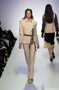 1969905419_ValentinYudashkinFW2001PFW10.thumb.jpg.b60f9f95ce32b7866fe07a39a99b6a1e.jpg