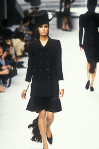 1977170905_Chanel1995HauteCouture1.thumb.jpg.ff729cfa21dc9eedc7681bd4bc22eed0.jpg