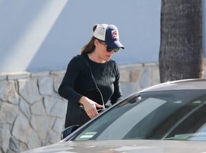 Jennifer+Garner+out+and+about+PucwvpA-Ub6x.jpg