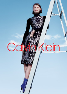 2-CARA_TAYLOR_CALVIN_KLEIN_MAIN_LABEL_SPRING_2019_WILLY_VANDERPERRE.thumb.jpg.ed9348b3c194098bc303690e7b96b0dc.jpg