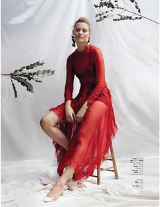 2018-11-01_Hello_Fashion_Monthly-page-017.jpg