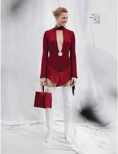 2018-11-01_Hello_Fashion_Monthly-page-020.jpg