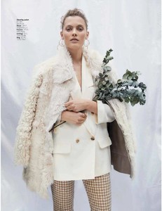 2018-11-01_Hello_Fashion_Monthly-page-022.jpg