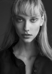 01_THEHIVE_MODELS_MEREL VAN MIERLO_BOOK.jpg