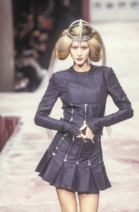 2045943648_AntonioBerardi1999WomenRTW33.thumb.jpg.fb6a94a4aee208835acf41b93557d9b1.jpg