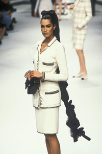 2084480067_Chanel1995HauteCouture19.thumb.jpg.44311adec862fa4247cd9cf2505b2103.jpg