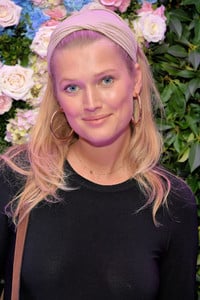 Toni+Garrn+Pickable+Celebrates+Launch+New+WmwSZDdUZ7Dx.jpg