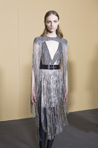 270438871_GivenchySpring2019BackstageEfAPj-0bfOqx.thumb.jpg.6bd9cdbe7e7254d226c1cf142e0e747f.jpg