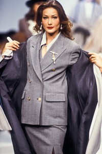 273294826_Cerruti1992WomenRTW5.thumb.jpg.52b2b0b507eefc468349d91a5bac9c98.jpg