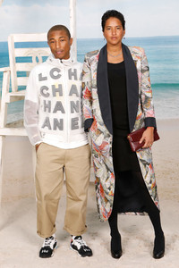 Pharrell+Williams+Chanel+Photocall+Paris+Fashion+bNP8B0niHu1x.jpg