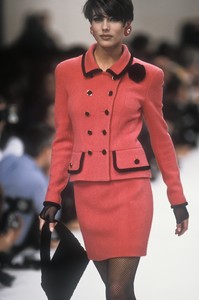 346768363_Chanel1991WomenRTW13.thumb.jpg.b440aa5aea1626e3e6ddd7855b828336.jpg