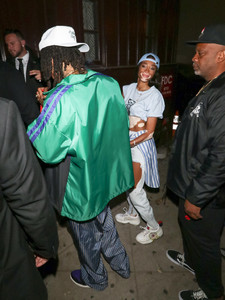 Winnie+Harlow+Winnie+Harlow+Outside+Peppermint+ttbJ6_U5Ijox.jpg