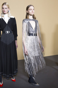 378375111_GivenchySpring2019BackstageRdT1Y61Ukiqx.thumb.jpg.5edb20a1c57af04f1c4bb2d53e069f9b.jpg