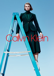 4-CARA_TAYLOR_CALVIN_KLEIN_MAIN_LABEL_SPRING_2019_WILLY_VANDERPERRE.thumb.jpg.cf55c0577190bc3442c6ce568f75450a.jpg