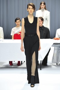 427441061_DressedUndresseSS2019TOKYOFW1.thumb.jpg.daa781b26a8f440d467287bb0bfc0ef6.jpg