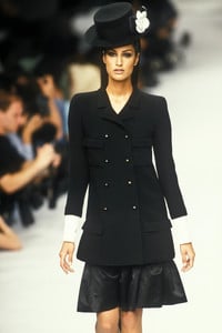 429929643_Chanel1995HauteCouture2.thumb.jpg.3389d9e688f33a0e4e711b12f1477f4c.jpg