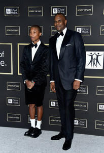 Pharrell+Williams+City+Hope+Gala+Arrivals+aFP1NpPukuCx.jpg