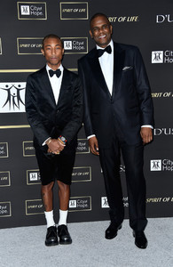 Pharrell+Williams+City+Hope+Gala+Arrivals+En5TGt14TrUx.jpg