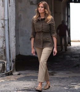4727856-6235045-Melania_spent_around_an_hour_at_the_castle_which_was_used_in_the-m-1_1538573452413.jpg