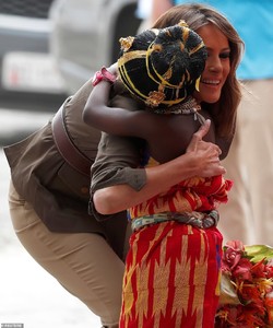 4730494-6235045-First_Lady_Melania_Trump_hugs_a_young_member_of_the_Fante_tribe_-m-9_1538569992002.jpg
