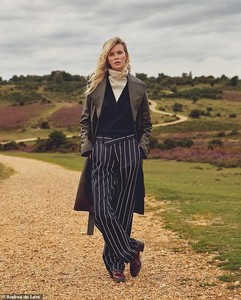 4757320-6239565-Coat_249_99_hm_com_Cream_and_Navy_jumper_185_sandro_paris_com_Tr-a-18_1538666360876.jpg
