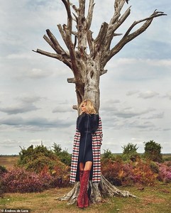 4757324-6239565-Coat_250_boden_co_uk_Dress_239_uk_sandro_paris_com_Boots_715_uk_-a-12_1538666272245.jpg