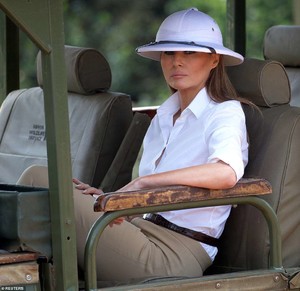 4786000-6243175-Melania_Trump_48_was_pictured_visiting_the_David_Sheldrick_Wildl-m-76_1538737902614.jpg