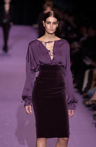 488691915_YvesSaintLaurentFW2001PFW3.thumb.jpg.34cb31e28bea53ac185a81f0a49fbd0e.jpg