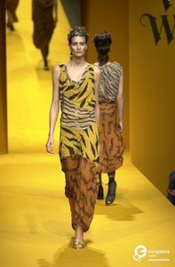 49507234_VivienneWestwoodFW200121.thumb.jpg.32fe755b1638858a44a4750b27e0a291.jpg