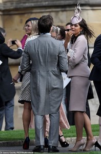4989972-6269081-Family_outing_The_mother_daughter_duo_were_seen_making_their_way-a-2_1539365456751.thumb.jpg.3ed2090fb939377368a1d577684b8c95.jpg