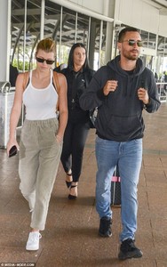 51BF920200000578-6327653-Business_Scott_and_Sofia_are_here_ahead_of_the_Melbourne_Cup_on_-m-36_1540784462848.jpg