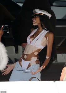 5458266-6322753-What_company_Kylie_Jenner_and_her_boyfriend_Travis_Scott_with_wh-a-53_1540611711506.jpg