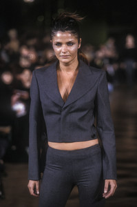 550510824_DirkBikkembergs1998WomenRTW30.thumb.jpg.65c3674b7ceae325c8196306ad840581.jpg