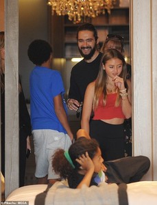 5516588-6327383-Close_Klum_s_relationship_with_Kaulitz_that_began_earlier_this_y-a-43_1540776058808.jpg