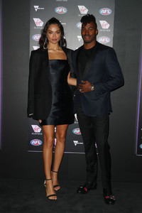 Shanina+Shaik+Virgin+Australia+AFL+Grand+Final+9S7ab-ul0Ocx.jpg