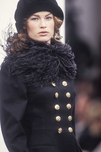 716080808_DolceGabbana1993WomenRTW206.thumb.jpg.b5b3225c9b59acdff6d816e5f05d2f39.jpg