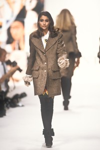 737631238_Valentino1991WomenRTW10.thumb.jpg.2a24c53776996706e54c03b76a66888e.jpg