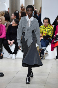 792328856_MiuMiuRunwayParisFashionWeekWomenswearkh-ujOWuBx2x.thumb.jpg.8470a762c2900c6874e7789e2d40e99d.jpg