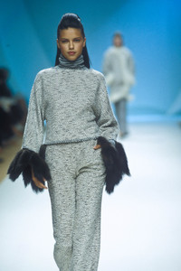 795937423_PierreBalmain1999HauteCouture82.thumb.jpg.5875c06f3de2da1e121da680438730e3.jpg