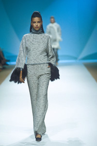 79906482_PierreBalmain1999HauteCouture81.thumb.jpg.9fe77e40d3e2ff9109ab2cc7cff1534c.jpg