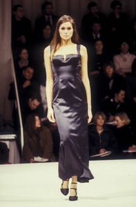 7_alberta-ferretti-fw-1995-8_html.thumb.JPEG.62df41ef9d0e4aafb3b14e618b571dee.JPEG