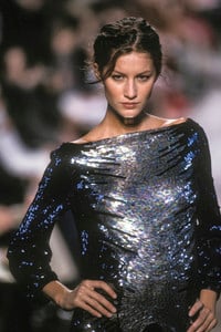 807541687_Chloe1999WomenRTW46.thumb.jpg.0f2605a692836120c897e6ac5f7ed1fd.jpg