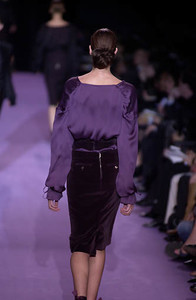 850872189_YvesSaintLaurentFW2001PFW5.thumb.jpg.5191f761824d935b7fae2aa5266e82cf.jpg